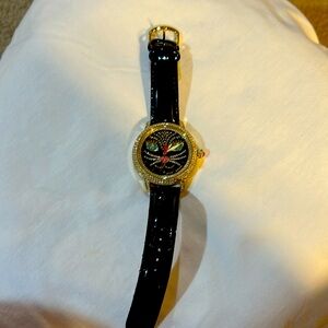 BLACK PATENT LEATHER LADIES WATCH IN GREAT CONDITION 🩷🖤🩵🤍